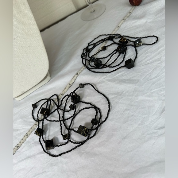 Two ultra long black seed bead and cube necklaces - Picture 4 of 7